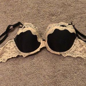 Victoria Secret Bra (32 D)